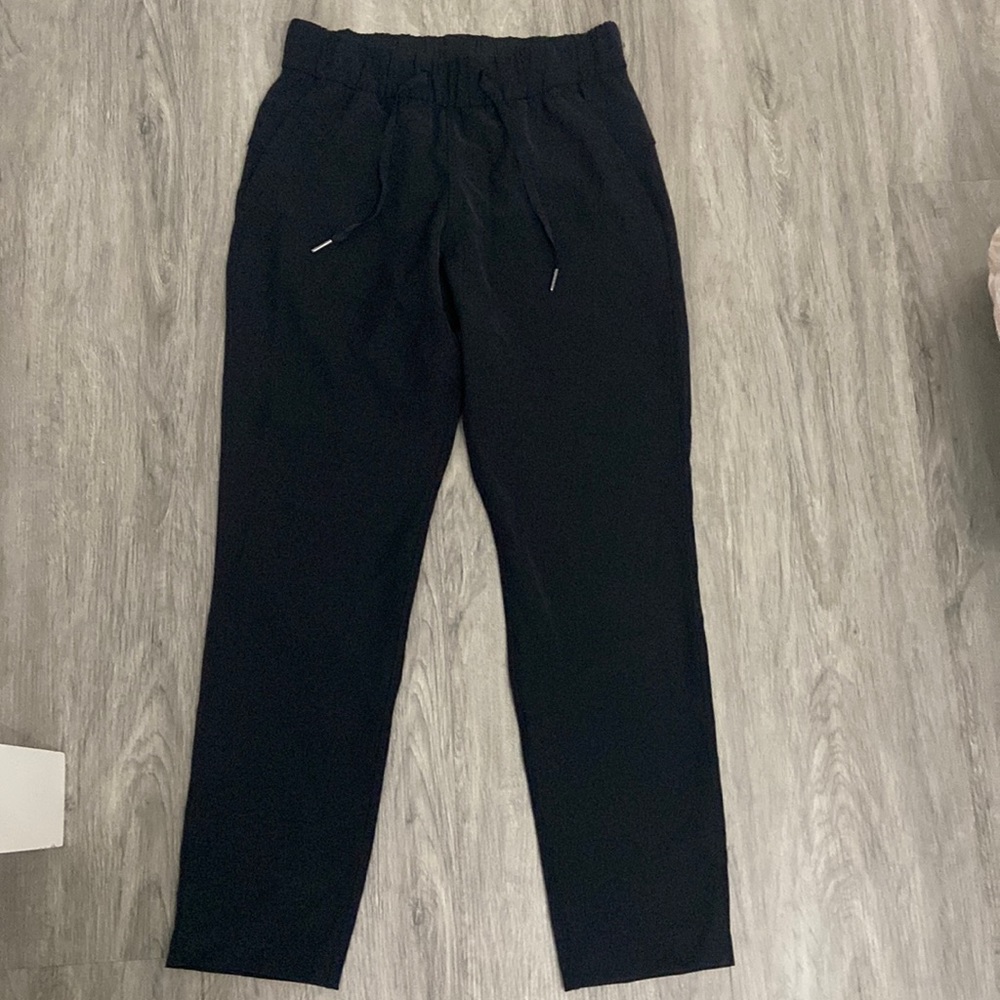 Lululemon sweatpants size 4